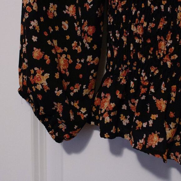 S Cottagecore Botanical Floral Smocked Puff Sleeve Peasant Black Blouse Ruffle - Picture 3 of 6